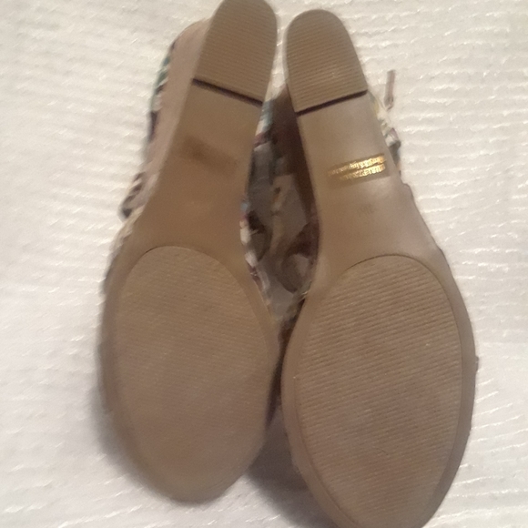 Guess Floral Print Platforms Sandals - Picture 6 of 6